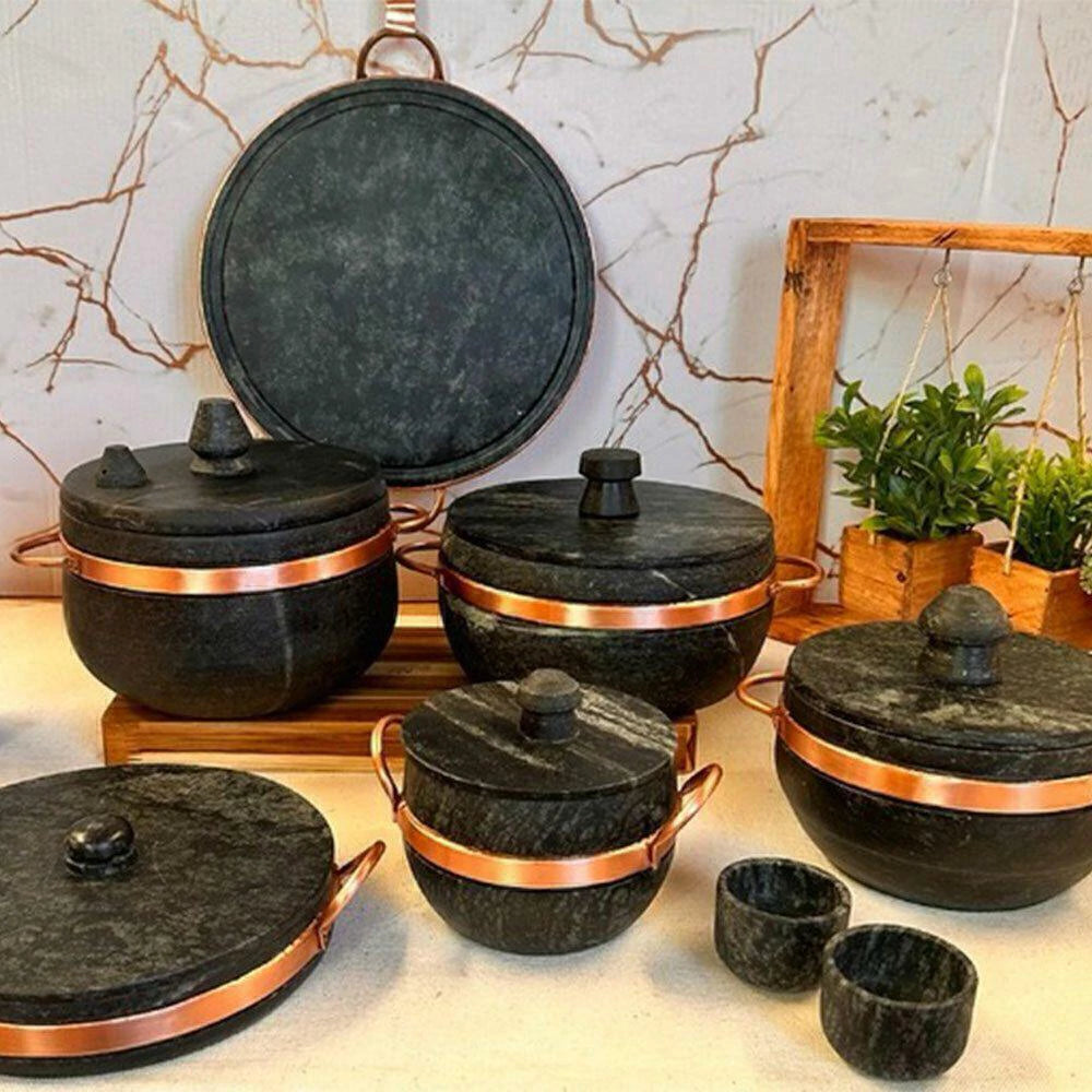 Conjunto de panelas de pedra-sabão com alças de cobre do Kit Tradição Mineira